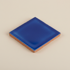 Loun bleu cobalt — fond beige lisse